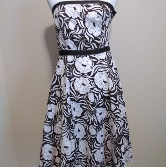 Ann Taylor Dresses & Skirts - Ann Taylor strapless floral dress NWOT
